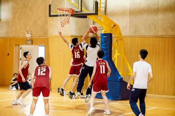 Zoom sur le Yoga Bikram : avantages et précautions